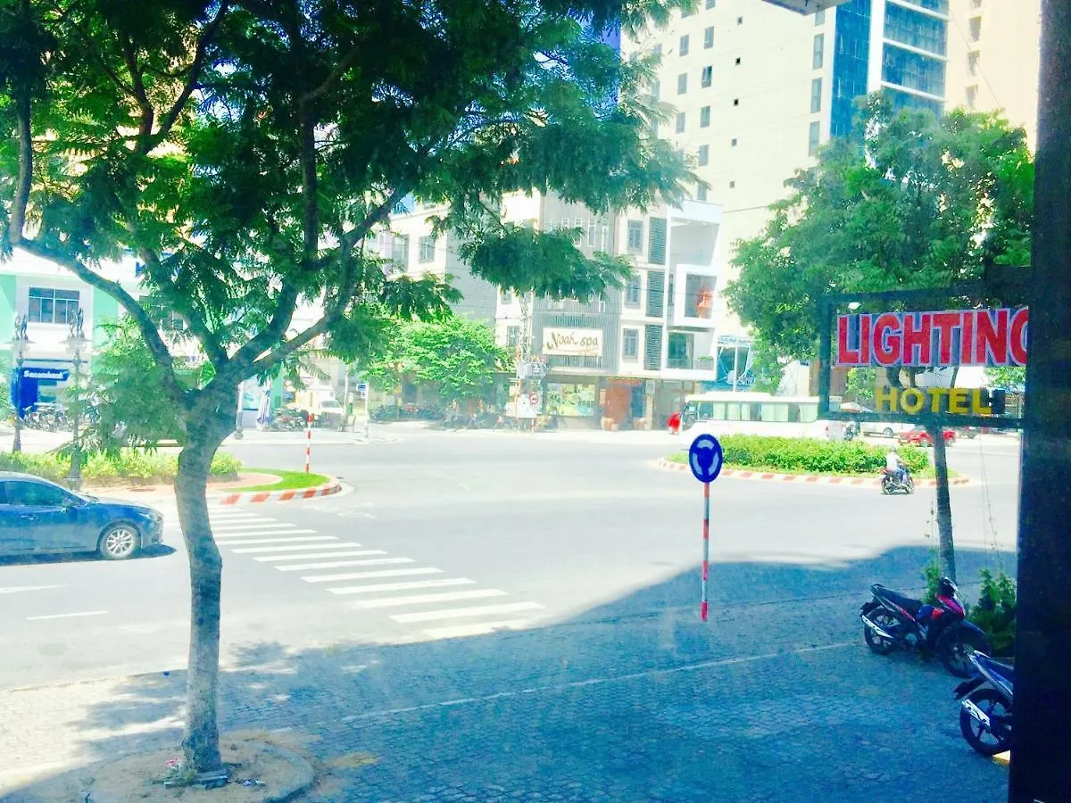 Lighting Hotel 다낭 2*,